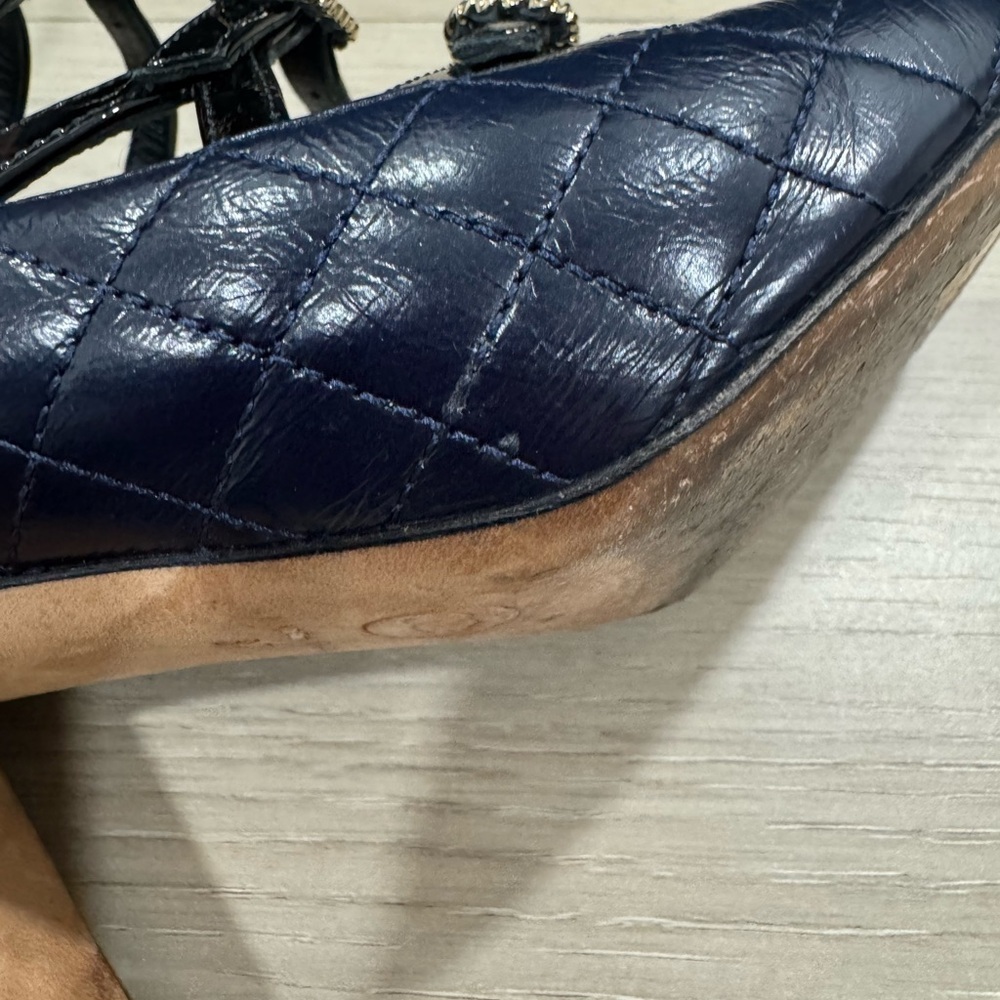 Chanel Interlocking Straps Navy/Black Quilted Pumps Size 37 - Picture 14 of 16